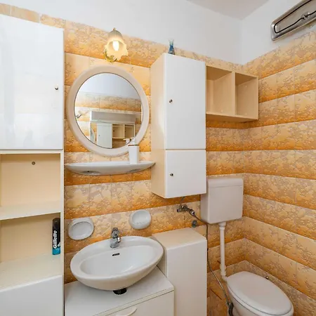 Begovica - Two Bedroom With Terrace And Sea View דירה