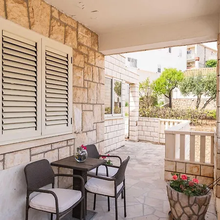 Begovica - Two Bedroom With Terrace And Sea View דירה דוברובניק